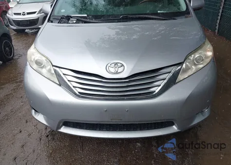 2011 Toyota Sienna Limited z USA, uszkodzony, nr VIN 5TDDK3DC1BS002387